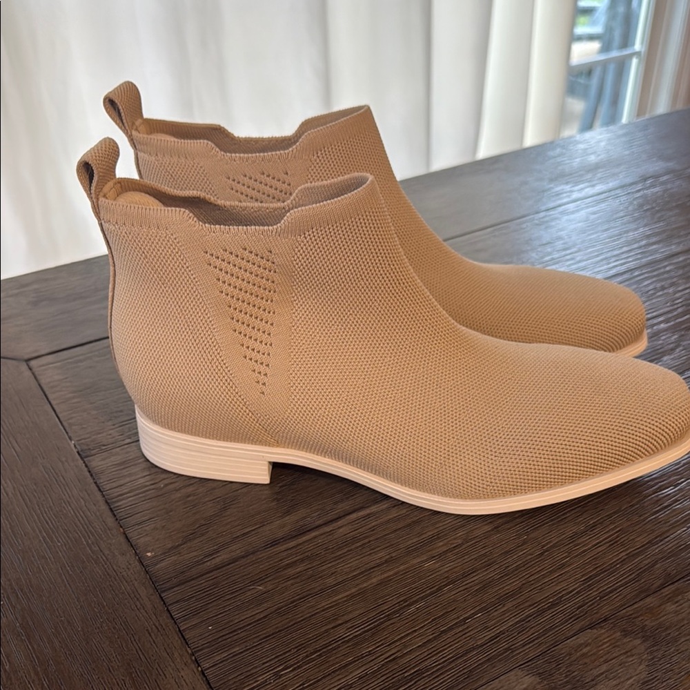 Vivaia Tan Ankle Boots